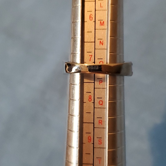 Refracting Light Round Cut Diamond Gem Ring Size 7 - Picture 8 of 10